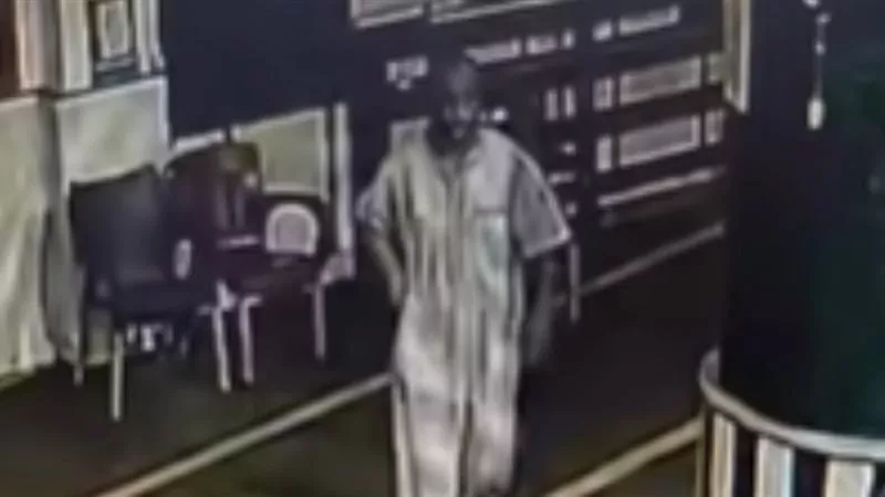 الأمن يفحص فيديو لص يؤدي صلاة الفجر قبل سرقة صندوق تبرعات مسجد شهير بالمعادي
