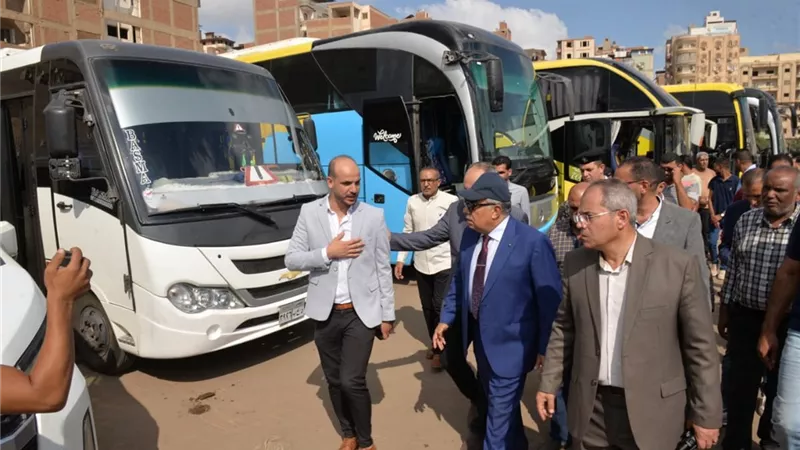 محافظ الدقهلية يتفقد اصطفاف 62 باصًا جديدًا لدعم منظومة النقل الجماعي