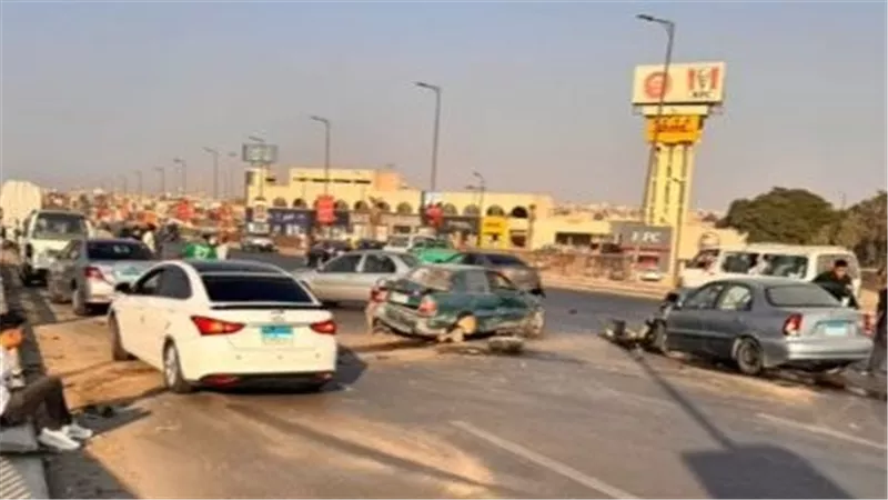 6 عربيات دخلوا في بعض.. حادث تصادم مروع أعلى كوبري هايبر وان بالعاشر من رمضان
