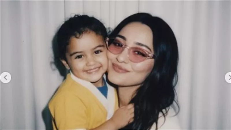 راندا البحيري توجه رسالة لنفسها بصورة من الطفولة بالذكاء الاصطناعي