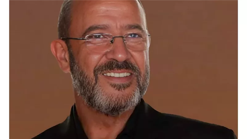  أشرف عبد الباقي: فيلم «السادة الأفاضل» ليس عملًا عاديًا.. والتضفيرة صعبة جدًا