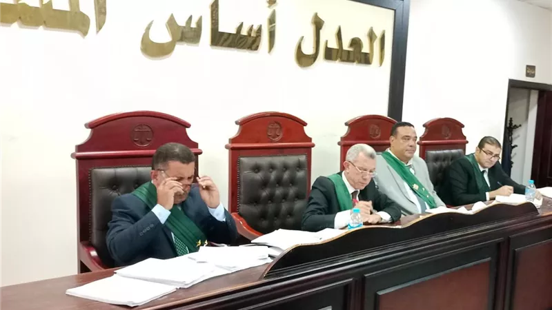 الإعدام غيابياً والمؤبد حضوريا للمتهمين بقتل شخص وإصابة آخر في البحيرة