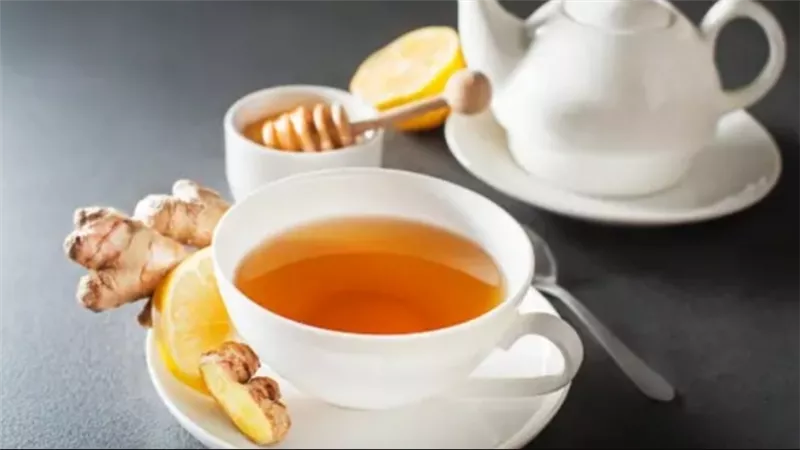 شاي الليمون والزنجبيل.. مشروب بسيط يحميك من أخطر الأمراض 	