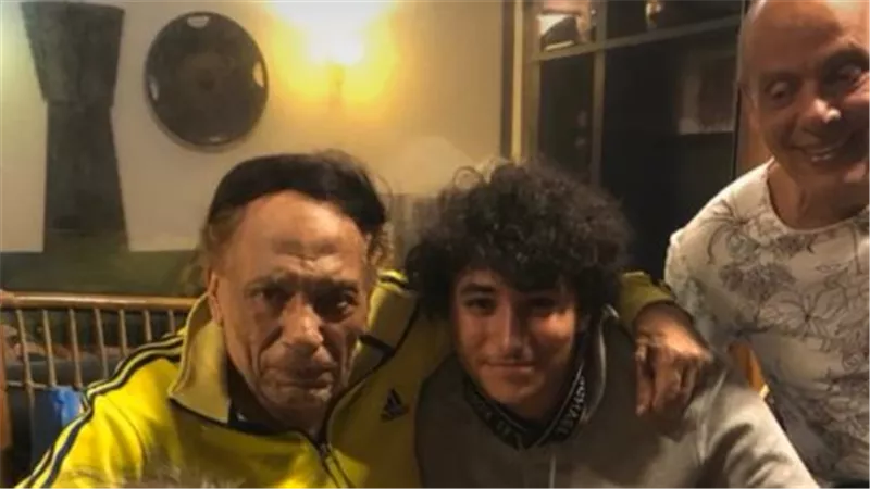 أكرم السعدني: الزعيم عادل إمام إشعاع بهجة بلا حدود .. واعتذار خاص لشقيقه عصام 