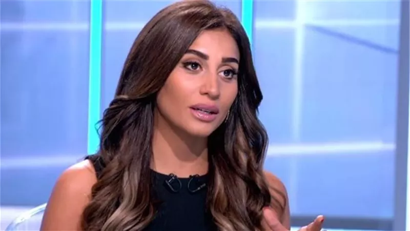«تدافع عن نفسها».. داليا أبو عمر تُساند دينا الشربيني في أزمتها  