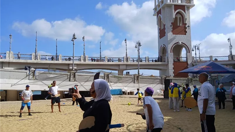 يوم ترفيهي للعبه الركت علي شاطئ جزيرة الدهب رغم غلق شواطئ الإسكندرية 