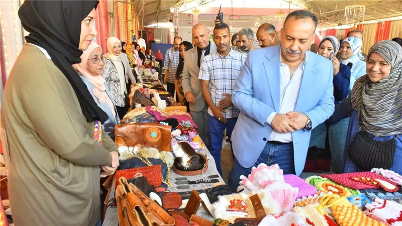 استمرارًا لمبادرات الدعم المجتمعي.. محافظ أسيوط يوزع 100 حقيبة مدرسية 