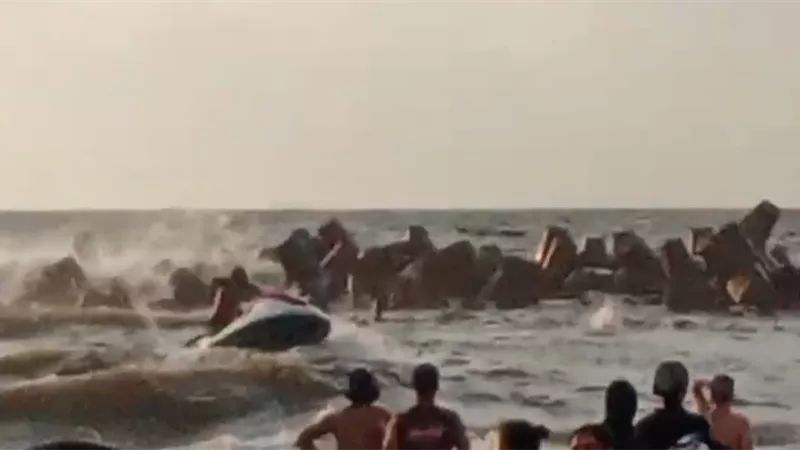 عاجل.. غلق شواطئ الإسكندرية غدا الجمعة بسبب اضرابات حركة الأمواج 