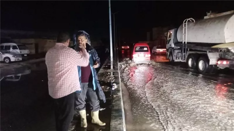 الشوارع غرقت.. أمطار غزيرة تضرب الساحل الشمالي بعد تحذيرات الأرصاد الجوية