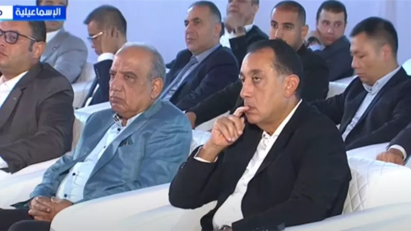 رئيس الوزراء يشاهد فيلما تسجيليا عن مشاريع القنطرة غرب الصناعية | فيديو