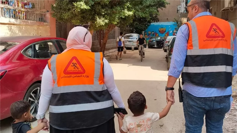 التدخل السريع يتعامل مع 156 بلاغًا لكبار وأطفال بلا مأوى وحالات إنسانية | صور