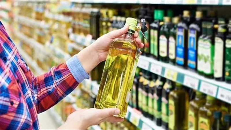 علماء يحذرون.. الطهي بالزيوت النباتية يطلق مواد كيميائية سامة تسبب السرطان