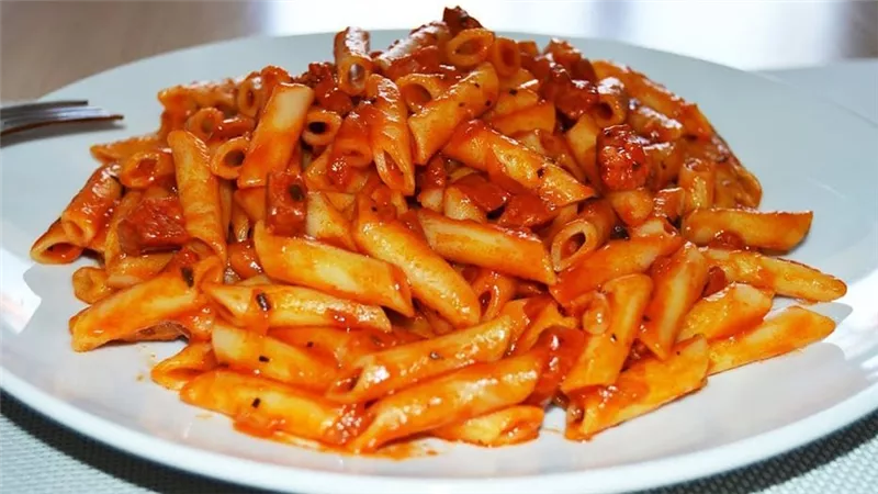 طريقة عمل مكرونة الصلصة السريعة واللذيذة في 10 دقائق 