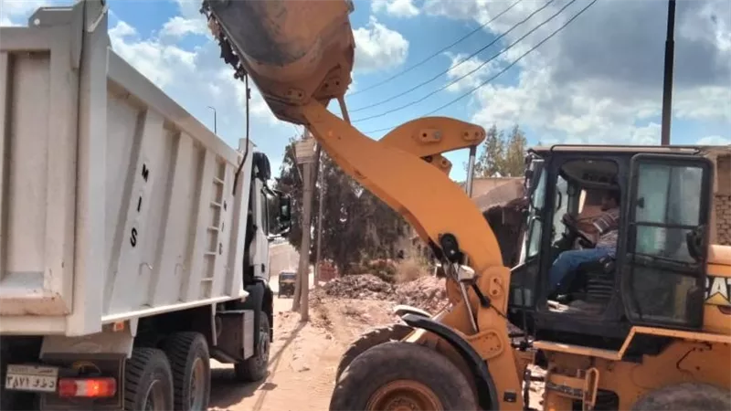 لن نسمح بعودة الإشغالات.. محافظ الدقهلية يتابع حملة مكبرة للنظافة بميت غمر 