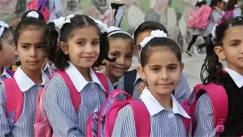 بالتزامن مع أول أيام الدراسة.. ما حكم تمويل المصروفات المدرسية؟