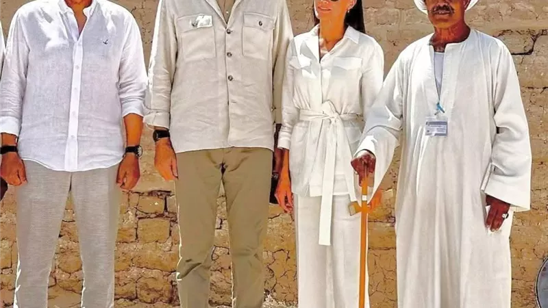 الله إيه الدوابة.. الريس علي فاروق أيقونة الزيارة الملكية للأقصر بالجلابية