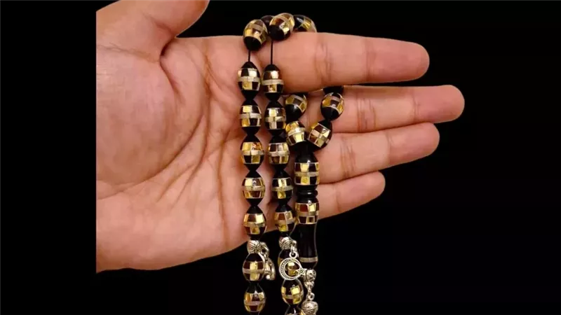 ما حكم الذكر بالسبحة.. وهل تعد من البدع كما يقول البعض؟