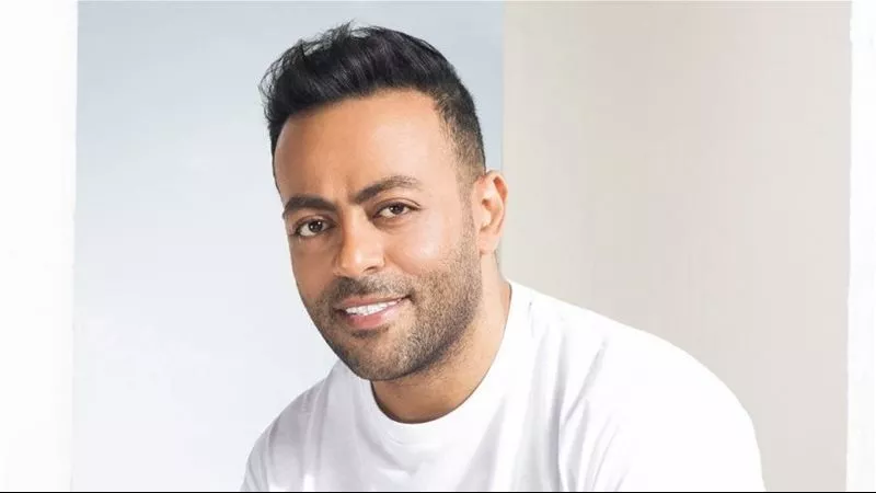 الأحد المقبل ..  تامر عاشور يحيي حفلًا غنائيًا في أبو ظبي