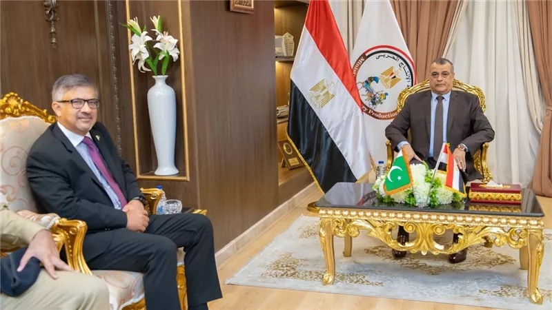 وزير الدولة للإنتاج الحربي يستقبل السفير الباكستاني بالقاهرة لبحث أوجه التعاون
