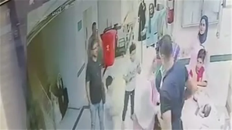 كان بيصور قصور بالمستشفى.. مشاجرة بين ممرضة ومرافق مريض في السادات بالمنوفية