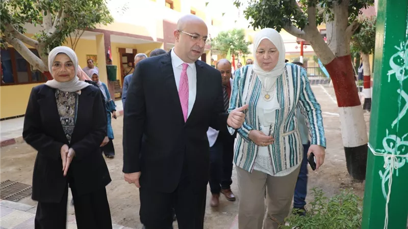 محافظ بني سويف يؤكد على أهمية دمج الأنشطة التربوية لتعزيز قيم الولاء والمواطنة