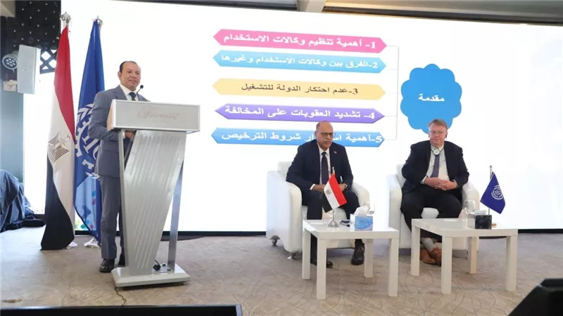 وزير العمل يلقى كلمة في 