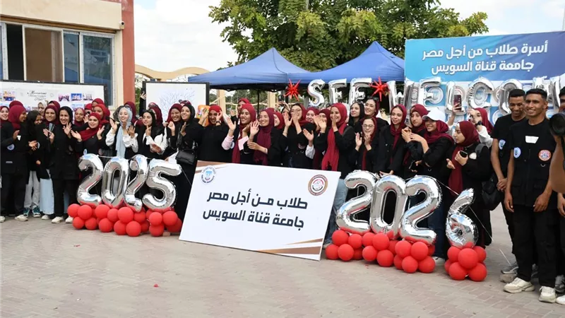 رئيس جامعة قناة السويس وأسرة 
