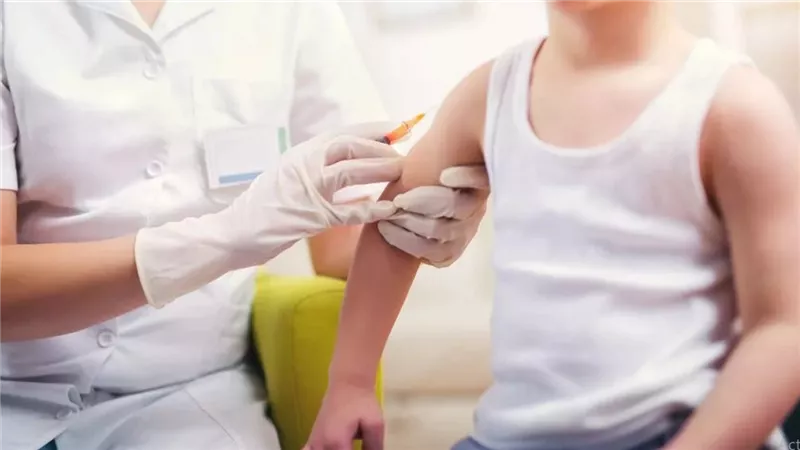 أعراض السعال الديكي عند الأطفال والكبار ومتى يجب استشارة الطبيب؟