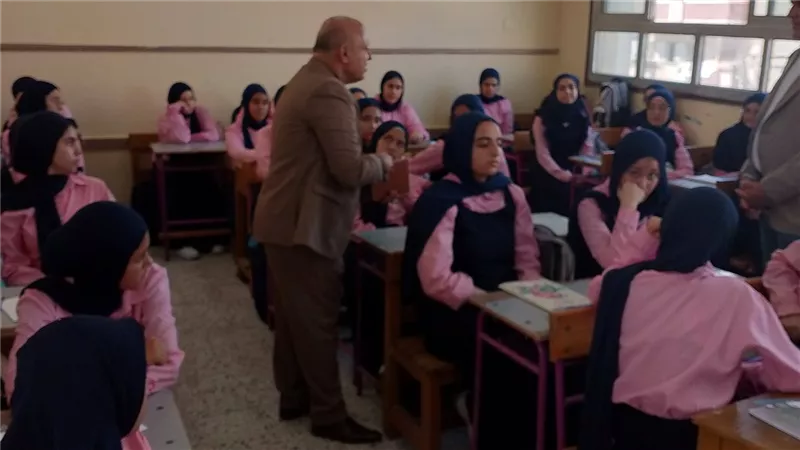 وفد وزاري رفيع المستوى يتفقد مدارس دمياط مع بدء العام الدراسي الجديد