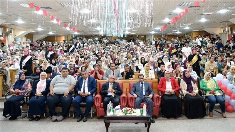 رئيس جامعة المنصورة يشهد حفل استقبال الطلاب الجدد بكلية التمريض