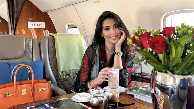 ياسمين صبري بأحدث ظهور في طائرة خاصة.. كم سعر إطلالتها؟ 