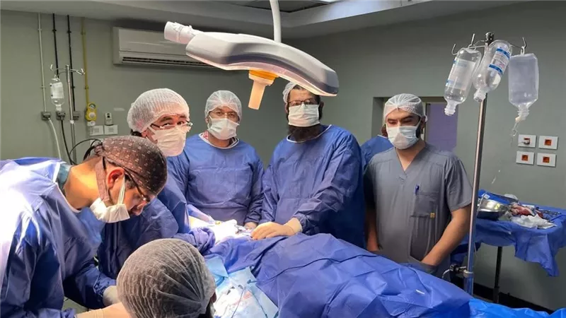 نجاح مبهر للفريق الطبي بمستشفى كفر سعد في جراحة معقدة بالوجه والفكين 