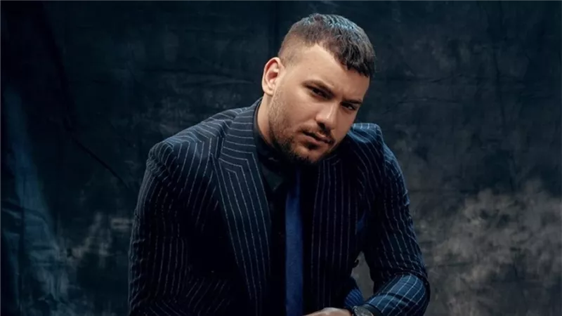مسلم يتراجع عن قرار سفره: هفضل أقدم أعمال.. وللي مستني وقعتي متفرحش 
