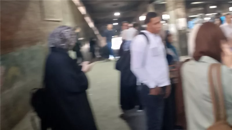 العذاب ألوان في مواقف القليوبية.. زحام شديد والسائقون يستغلون الأزمة