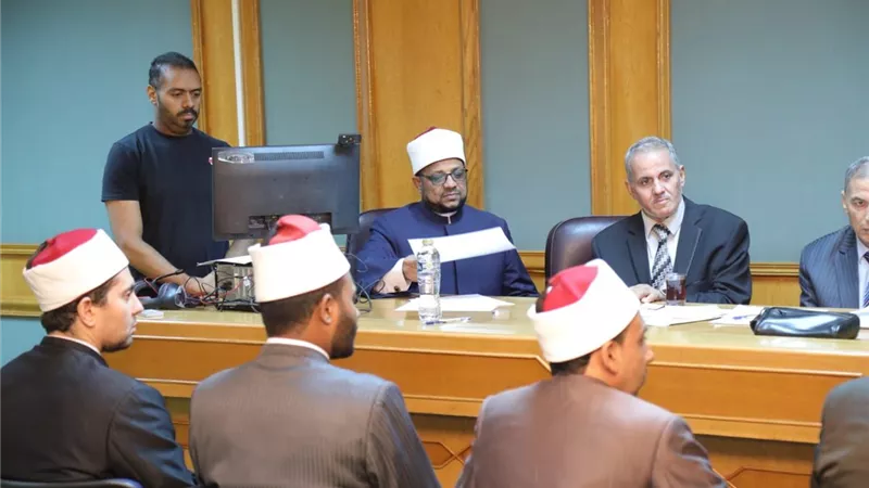 ابتعاث ليالي رمضان 1447هـ.. أمين (البحوث الإسلاميَّة) يتفقد المقابلات الشخصية