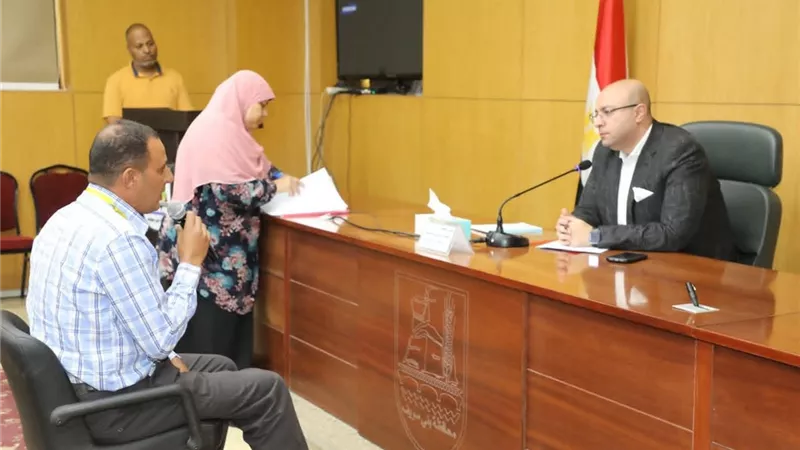 منها الصرف والغاز.. محافظ بني سويف يتابع تنفيذ مبادرات حياة كريمة بالقرى 