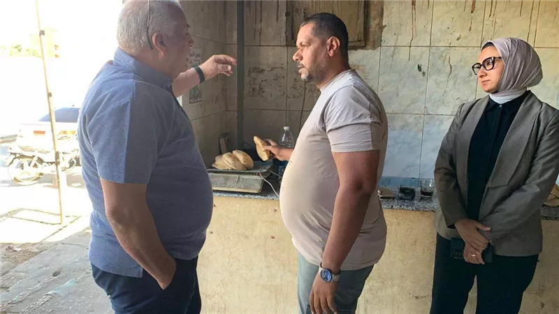 محافظ الوادي الجديد يقرر إقالة مدير التموين بعد جولة مفاجئة على المخابز