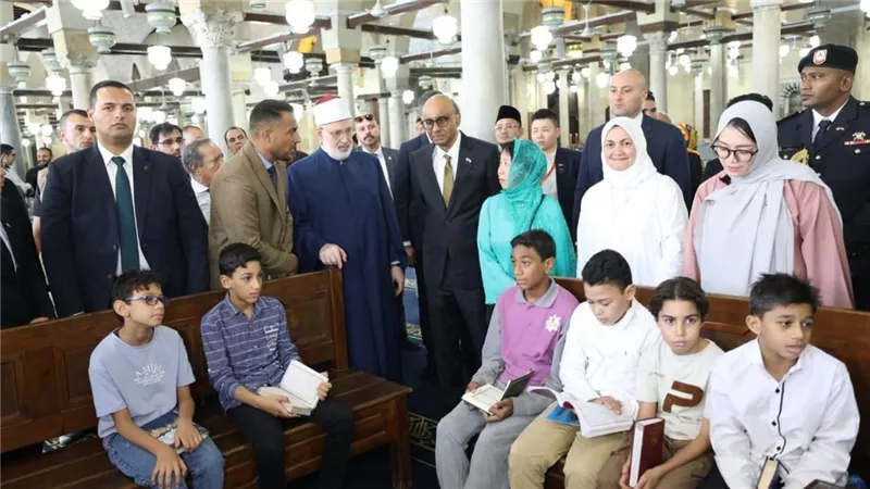 بحضور الضويني والصعيدي.. رئيس سنغافورة وقرينته يزوران الجامع الأزهر 