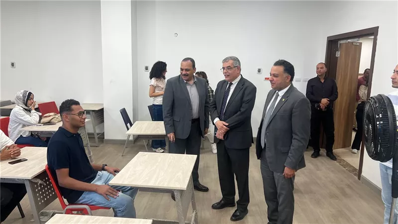 رئيس جامعة بنها الأهلية يتفقد انتظام الدراسة بالكليات مع انطلاق العام الجامعي 