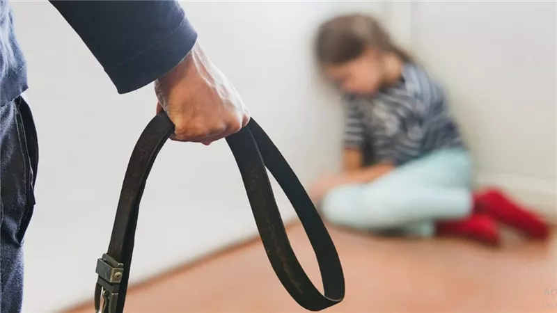 طبيب نفسي لـ «نيوز رووم».. الضرب التأديبي للطفل عملية مُنظمة لتعليمه العنف