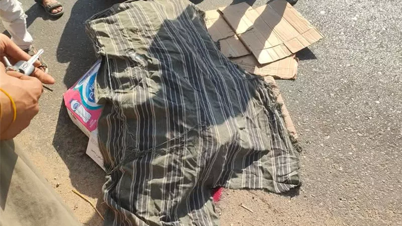 مصرع شخص صدمته سيارة أثناء عبوره الطريق أمام مدرسة فى كرداسة 