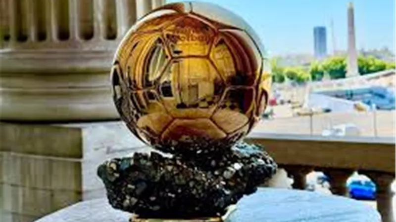 العرب والكرة الذهبية.. كم لاعبًا حقق اللقب عبر التاريخ؟