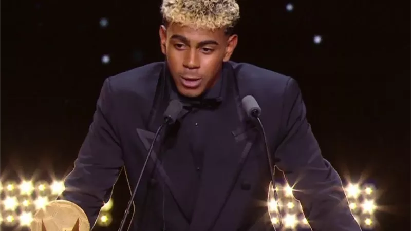 لامين يامال يدخل التاريخ.. أول لاعب يحصد جائزة أفضل صاعد مرتين متتاليتين
