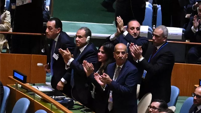 فرحة من القلب.. الوفد المصري لحظة اعلان فرنسا الاعتراف بدولة فلسطين رسميًا|صور