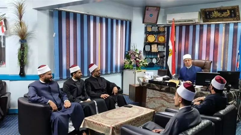 وكيل أوقاف السويس يجري مقابلات الأئمة المرشحين لأداء المجالس العلمية