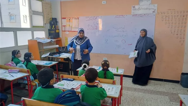 جولة لمديرة إدارة السرو التعليمية بمدرسة دقهلة الابتدائية المشتركة