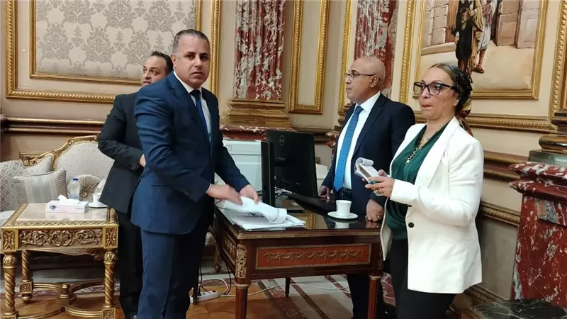 توافد أعضاء مجلس الشيوخ المنتخبين لاستلام كارنيهات العضوية