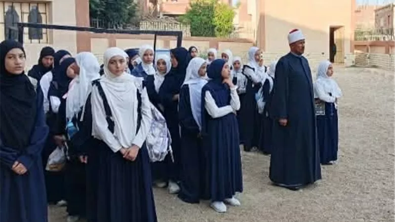 رئيس منطقة السويس الأزهرية يتابع سير الدراسة بمجمع معاهد كبريت بالقطاع الريفي