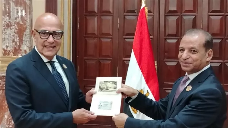 النائب أحمد صبور يتسلم كارنيه عضوية مجلس الشيوخ | صور