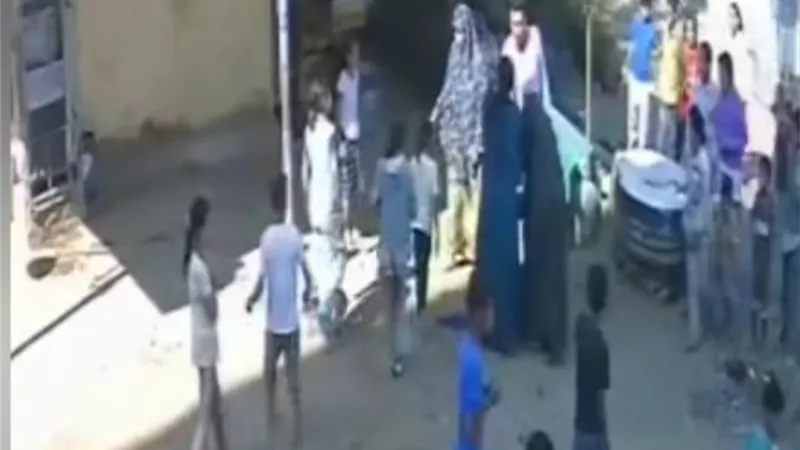 النيابة تحبس والدة الزوج المتهم بمحاولة دفن زوجته حية بمقابر الشرقية 